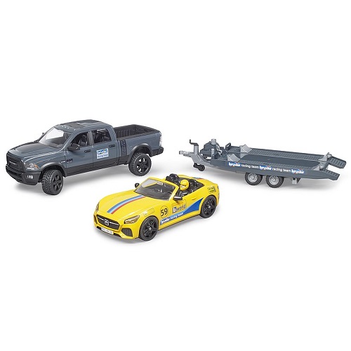 Bruder 02504 Bruder RAM 2500 Power Wagon avec Racing Team Roadster, remorque et figurine Quatre figurines de jeu Bruder peuvent être placées dans le SUV RAM. Les portes peuvent être ouvertes.