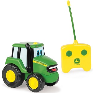 Britains JD Preschool RC Johnny Ce joli tracteur de Britains Preschool peut être contrôlé à distance. Un bouton pour avancer et un pour tourner à gauche. Piles 3 piles AA et 1 pile 9V (non incluses).