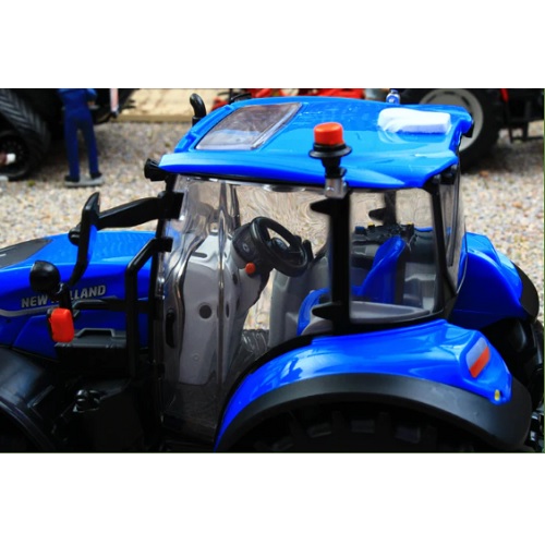 Britains 43400 - Britains Britains 43400 New Holland T5.120 Utility Tractor