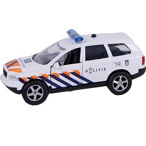 2-Play 510170 Volvo Police avec tirette, lumière et son Cette robuste Volvo de police (métal moulé sous pression) est équipée d'un module lumineux et sonore et d'un moteur d'action pull-bak. De plus, les portes du modèle peuvent être ouvertes.