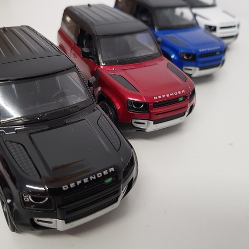 Kinsmart Kinsmart Land Rover Defender 90 moulé sous pression échelle 1:36 avec moteur rétractable