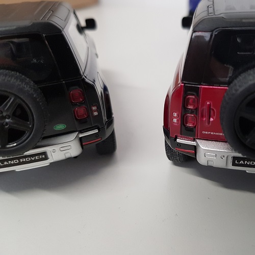 Kinsmart Kinsmart Land Rover Defender 90 moulé sous pression échelle 1:36 avec moteur rétractable