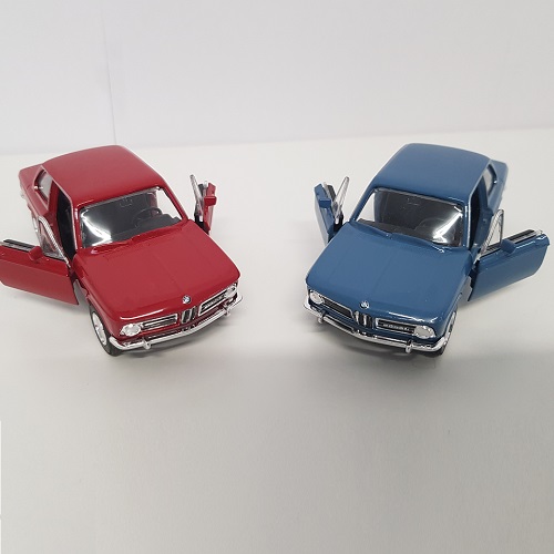 Welly Welly 520263 Maquette métallique BMW 2002ti, couleur rouge ou bleu