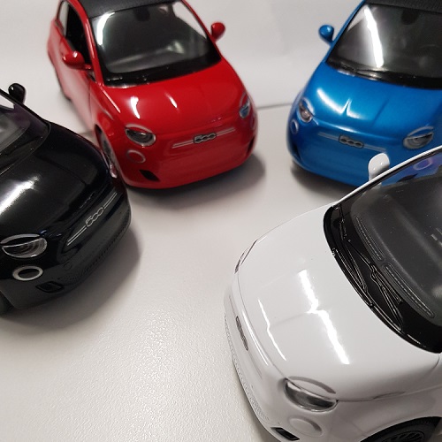 Kinsmart Kinsmart Fiat 500e modèle réduit sous pression avec moteur à tirer, échelle 1:28