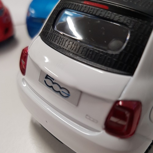 Kinsmart Kinsmart Fiat 500e modèle réduit sous pression avec moteur à tirer, échelle 1:28