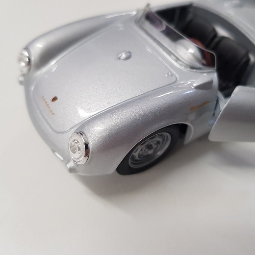 Welly  Welly Porsche 550 Spyder modèle réduit sous pression avec moteur rétractable échelle 1:36