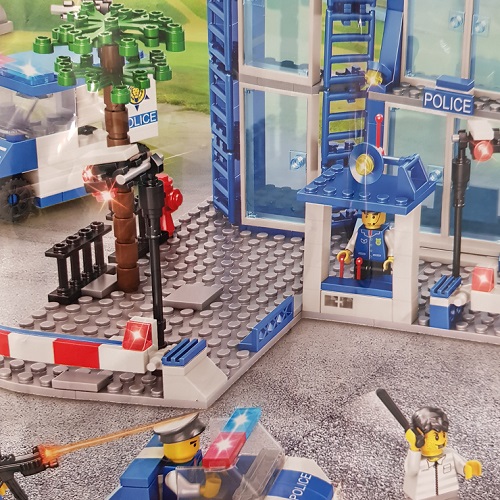   Blocs de construction commissariat de police avec voiture de police, fourgon de bandit et 10 figurines, plus de 500 blocs, compatible avec Lego - ver