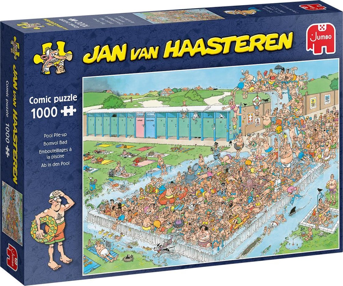 Puzzle Jan van Haasteren: Bain complet, 1000 pieces C est une chaude journée d été et tout le monde cherche à se rafraîchir et à se détendre dans la piscine extérieure. La piscine est désormais comble! Pouvez-vous encore trouver tous les membres connus de la famille Jan van Haasteren?