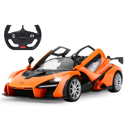McLaren Senna télécommandée 1:14 orange, avec télécommande 2,4 GHz Le rêve de conduire une belle voiture de sport peut désormais devenir réalité. Avec ce modèle de voiture de luxe sous licence officielle de Jamara, vous pouvez apporter le sentiment de posséder une voiture de rêve dans votre salon. Avec des feux de route à LED, un intérieur détaillé et des détails originaux parfaitement reproduits sur le châssis et la carrosserie, créés avec amour, les véhicules convainquent également par leur finition de haute qualité. Avec la télécommande ergonomique, vous tenez le centre de commande dans votre main, comme dans une vraie voiture de course, et atteignez des vitesses allant jusqu'à 11 km/h. Grâce à des commandes faciles à apprendre, le modèle peut faire exactement ce que vous lui dites de faire. Ainsi, sur vos genoux en ville sur le parquet de la chambre d'enfant, rien ne s'oppose au plaisir.<br><br>Tous les modèles JAMARA Deluxe Car sont peints par robot. Ce processus est unique aux véhicules immatriculés. Au lieu de simplement peindre du plastique, ce processus de peinture utilise une peinture basée sur la couleur d'origine du constructeur du véhicule.<br><br>En plus du design fidèle du véhicule, les véhicules sous licence à l'échelle 1:14 ont également un intérieur calqué sur l'original. Avec volant, tableau de bord et équipements comme la vraie voiture de cette marque. Tout a été soigné et exécuté dans les moindres détails.<br><br>Tout comme un vrai véhicule doté d'un équipement spécial, ce modèle dispose d'un feu de route à LED start-stop. Dès que le modèle démarre, les phares s'allument vivement. Lorsque la voiture s'arrête, les feux de route à LED s'éteignent à nouveau. Cette fonction permet d'économiser de l'énergie et prolonge la durée de conduite du modèle.<br><br>Avec ce modèle, les portes des deux côtés peuvent être ouvertes manuellement. Tout ce que vous avez à faire est de passer par l'ouverture de la fenêtre et, avec un léger coup, vous pouvez ouvrir et fermer les portes de la même manière.<br><br>Nécessite 5 piles AA LR6 (alcalines) ou HR6 (NiMH), non incluses. Fonctions : avant/arrière, droite/gauche, stop.