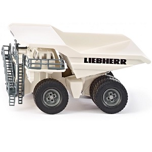 Siku 1807 Tombereau Liebherr T 264 Le géant des bennes de chantier est un véritable colosse. La série avancée T 264 de Liebherr est l'un des tombereaux les plus grands et les plus puissants au monde. Les six roues, à l'origine de 4 mètres de haut, transportent en toute sécurité un modèle presque entièrement en métal vers l'emplacement suivant. L'énorme auge peut être inclinée. La cabine du conducteur et les échelles d'accès sont conçues avec précision et complètent ce modèle spécial Siku.