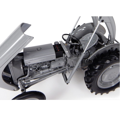 Universal Hobbies Universal Hobbies Massey Ferguson TEA 20 avec chargeur frontal tracteur classique 1/16