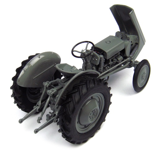 Universal Hobbies Universal Hobbies Massey Ferguson TEA 20 tracteur classique 1/32