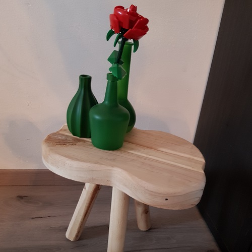 MadetobedifferentNL Tabouret végétal en bois au design ludique en poutres recyclées, environ 35x25 cm, hauteur environ 30 cm.